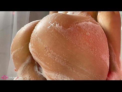 ❤️ Brunette شاور میں شدید orgasm کے لئے وائبریٹر کے ساتھ بلی میں مشت زنی کرتی ہے۔ ❤️❌ سیکس ﹏