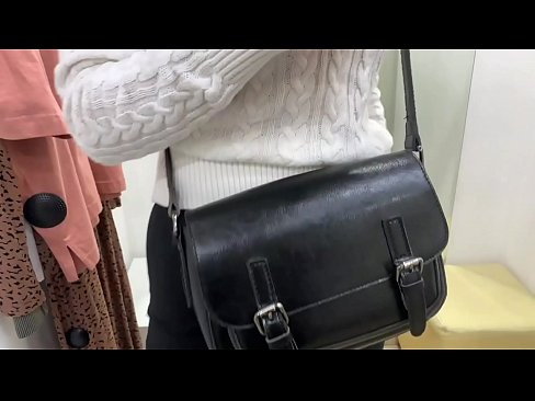 ❤️ فٹنگ روم میں ڈلڈو کے ساتھ نوجوان کتیا فیرل بیری کی عوامی مشت زنی ❤️❌ سیکس ﹏